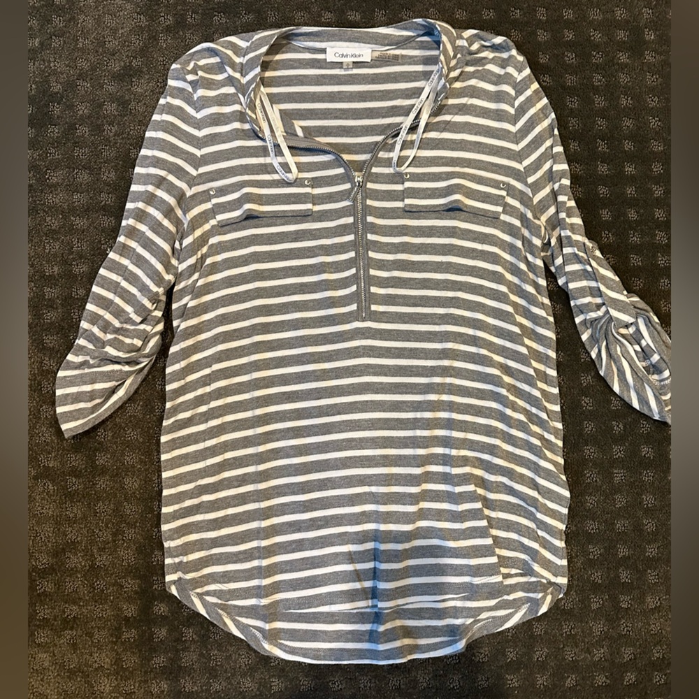 Calvin Klein qtr length sleeve dress shirt - sz SM